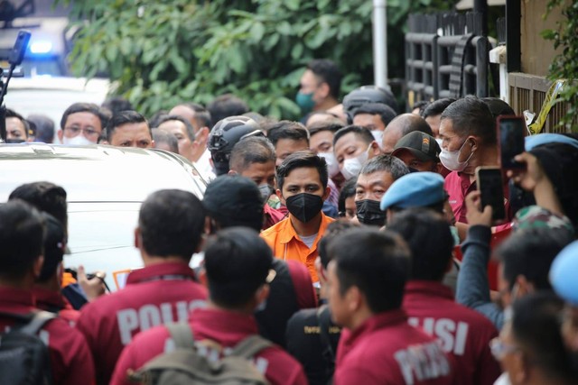 Bharada E saat proses rekonstruksi pembunuhan Brigadir Yosua di Jalan Duren Tiga Barat, Jakarta Selatan, Selasa (30/8/2022). Foto: Aditia Noviansyah/kumparan