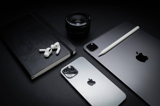 Ilustrasi Cara Mengaktifkan Dark Mode di iPhone, iPad, dan iPod Touch Foto:Unsplash