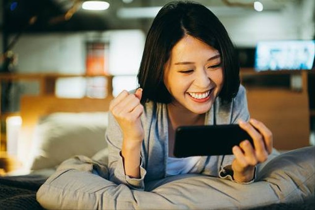 Ilustrasi memainkan game petualangan Android. Foto: Unsplash.com