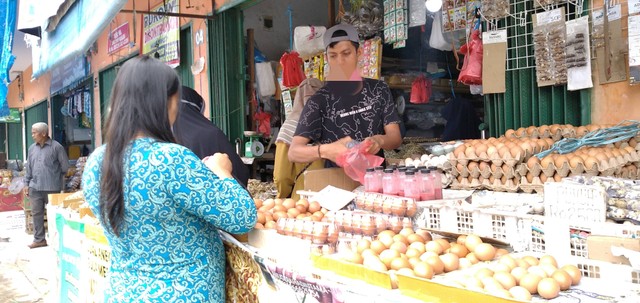 Perdagngan telur di Jambi. (Foto: Jambikita)