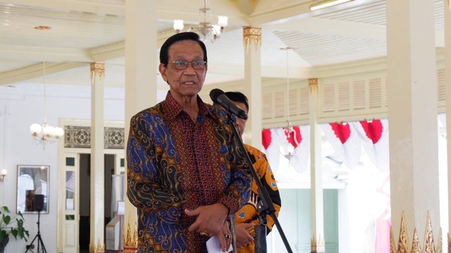 Gubernur DIY Sri Sultan Hamengku Buwono X atau Sultan HB X menggelar Sapa Aruh memperingati 1 dasawarsa Undang-Undang Keistimewaan (UUK) DIY di Bangsal Kepatihan Pemda DIY, Rabu (31/8/2022). Foto: Arfiansyah Panji Purnandaru/kumparan
