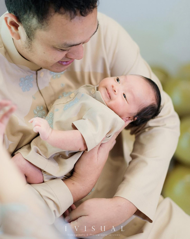Gilang Dirga dan anak pertamanya. Foto: Instagram/gilangdirga