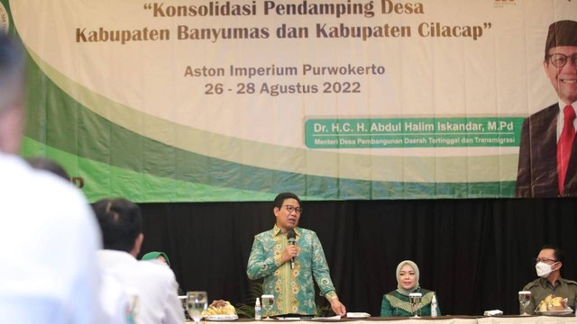 Mendes PDTT Abdul Halim Iskandar menghadiri Konsolidasi Pendamping Desa Kabupaten Banyumas dan Cilacap, Aston Imperium Purwokerto, Sabtu (27/8/2022). Foto: Kemendes PDTT