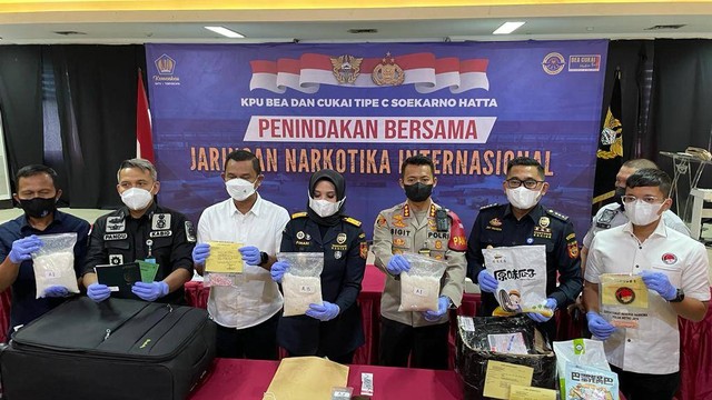 Bea Cukai Bandara Soekarno-Hatta ungkap penyelundupan ratusan butir ekstasi asal Malaysia, Rabu (31/8/2022). Foto: Dok. Istimewa