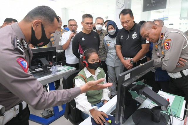 Korps Lalu Lintas (Korlantas) Polri akan menghadirkan layanan BPJS Kesehatan di Satuan Penyelenggara Administrasi SIM (Satpas) di seluruh Indonesia.  Foto: Korlantas Polri