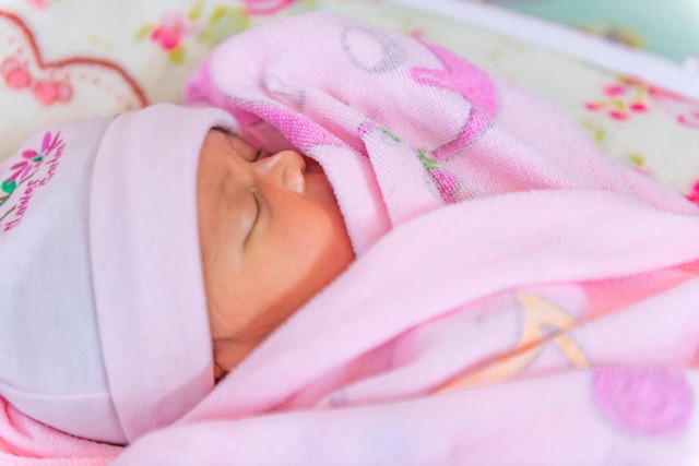 Ilustrasi bayi tidur pakai selimut. Foto: Shutterstock