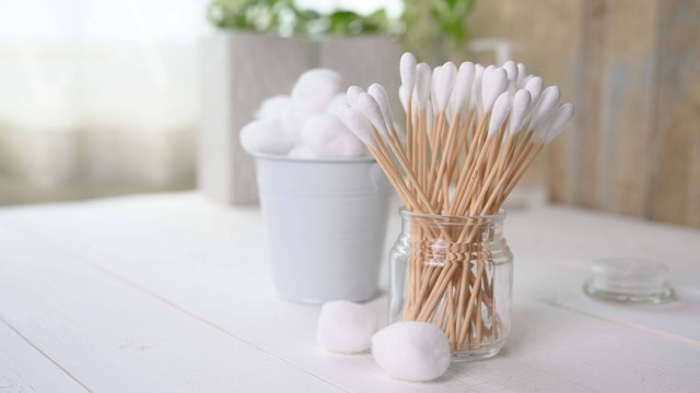 Ilustrasi cotton buds. Foto: Regreto/Shutterstock