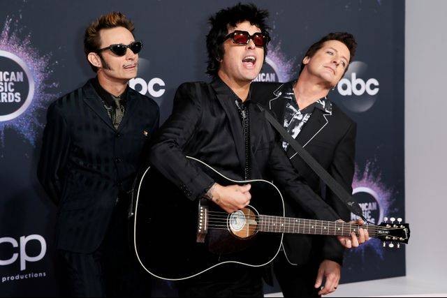 Green Day di acara American Music Awards 2019, Los Angeles, California, AS. Foto: REUTERS/Danny Moloshok