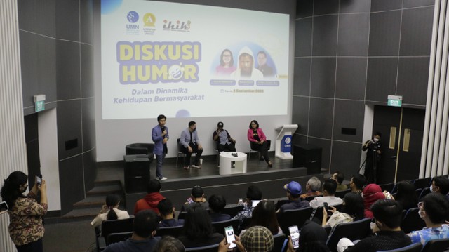 UMN bersama IHIK3 berkolaborasi menyelenggarakan acara “Diskusi Humor dalam Dinamika Kehidupan Bermasyarakat” pada Kamis (1/9). (dok. UMN)