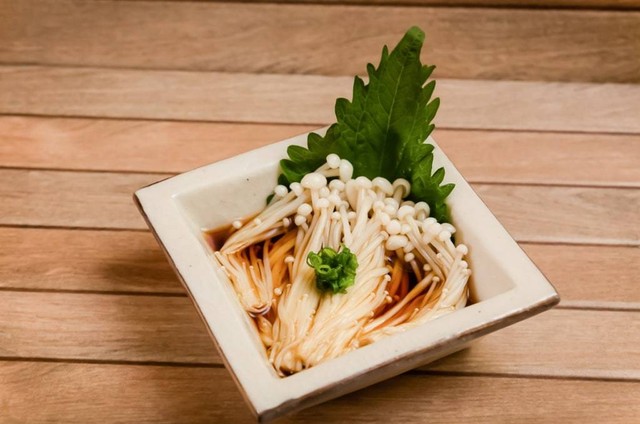 Ilustrasi Jamur Enoki. Foto: Shutterstock