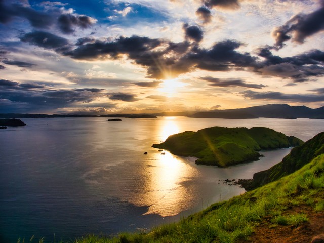 Pilihan Transportasi ke Pulau Komodo, Foto/Unsplash/Fajruddin Mudzakkir