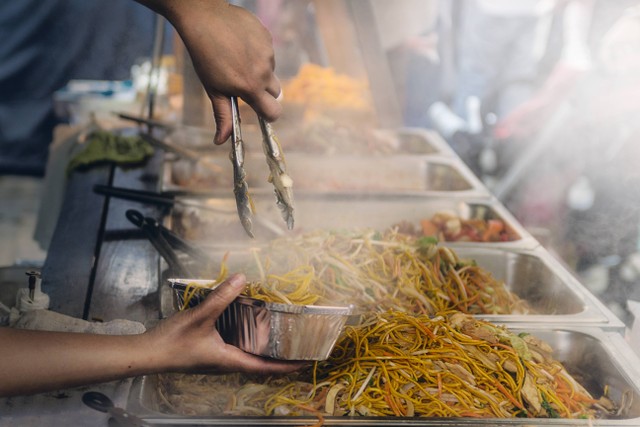 Street Food di Medan untuk Pecinta Kuliner, Foto: Unsplash/James Sutton