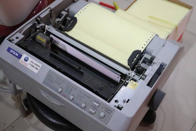 Ilustrasi mematikan printer Epson yang terus mencetak. Foto: unsplash.com/mufidpwt