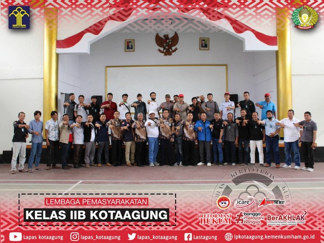 Foto Bersama Jajaran Lapas Kotaagung Bersama Mitra Media Lastagung (Dok. Humas Lastagung)