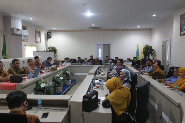 Suasana Rapat Persiapan Penerimaan Mahasiswa Baru Universitas Muhammadyah Makassar Tahun Akademik 2022-2023 di Gedung Menara Iqra Lantai 17 Unismuh Makassar.  