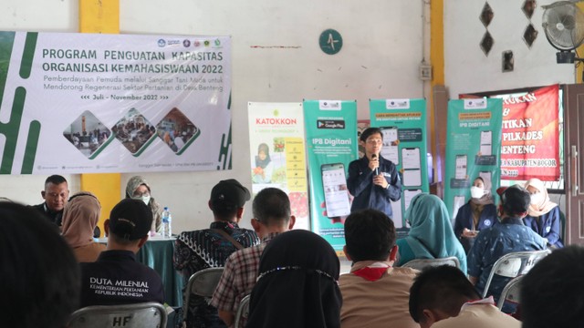 Kegiatan launching Sanggar Tani dengan nama Saung Astani sebagai wadah pemebelajaran untuk mendorong regenerasi sektor pertanian di Desa Benteng. Foto: PPK Ormawa DPM FEM