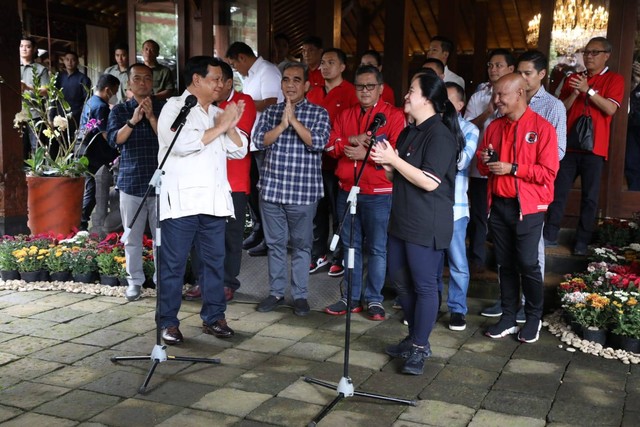 Ketua Umum Gerindra Prabowo Subianto melakukan pertemuan dengan Ketua DPP PDIP Puan Maharani di Hambalang, Bogor, Minggu (4/9). Foto: Aditia Noviansyah/kumparan
