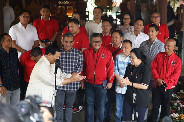 Ketua Umum Gerindra Prabowo Subianto melakukan pertemuan dengan Ketua DPP PDIP Puan Maharani di Hambalang, Bogor, Minggu (4/9). Foto: Aditia Noviansyah/kumparan