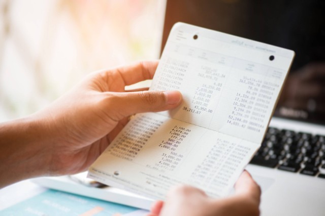 Ilustrasi Buku Rekening Bank. Foto: Shutterstock.