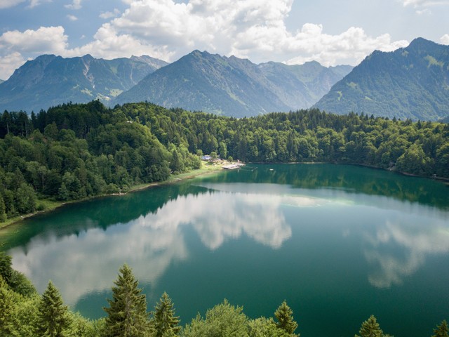 Ilustrasi danau. Foto: dirk von loen-wagner/unsplash