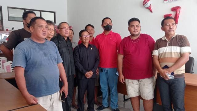 Komisi II DPRD Minahasa Selatan Saat Menerima sopir Angkot