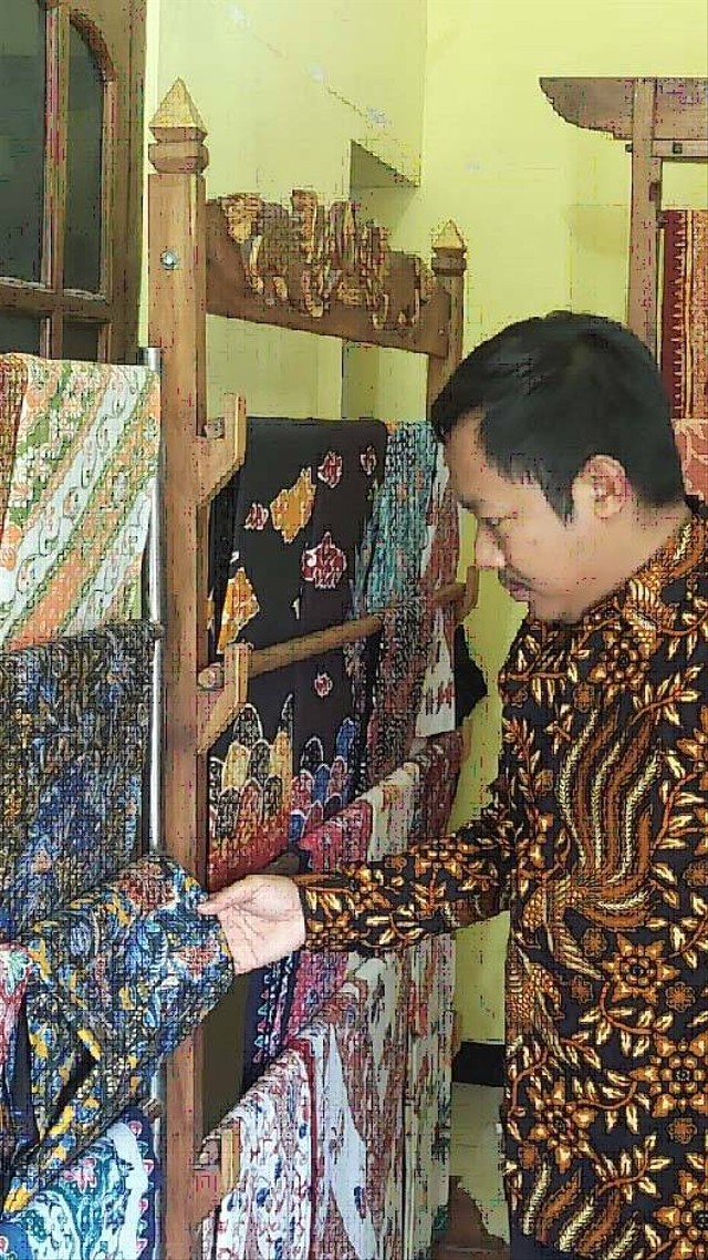 Produk batik tulis Lasem di UMKM Batik Mustika Canting, Dusun Cikalan Karangturi RT 02 RW 05, Gudang Kapok, Lasem, Kabupaten Rembang. FOTO: Dok Istimewa