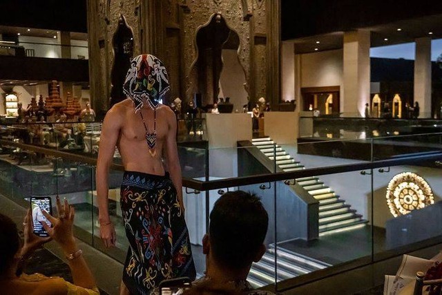 The Apurva Kempinski Bali memperkenalkan budaya Kalimantan. Foto: Dok. Istimewa