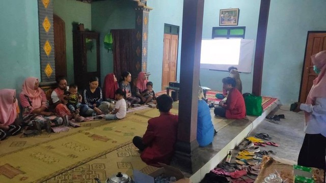 Dokumentasi Pribadi- Kegiatan Sosialisasi Lingkungan Sehat di rumah Kepala Dukuh Sangup Boyolali