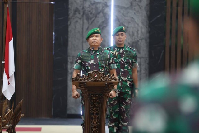 KSAD pimpin upacara kenaikan pangkat Pati TNI AD. Foto: TNI AD