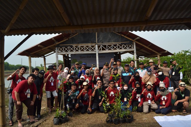 Gelar Green Belt Conservation, Himasper IPB University Tanam 1000 Bibit Mangrove di Tangerang