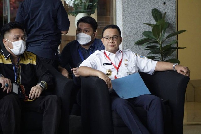 Gubernur DKI Jakarta Anies Baswedan tiba di Gedung KPK untuk menjalani pemeriksaan terkait penyelidikan dugaan kasus korupsi Formula E. Jakarta, Rabu (7/9/2022). Foto: Jamal Ramadhan/kumparan