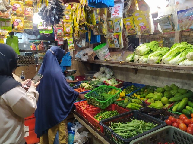 Aktivitas di Pasar Mega Legenda, Batam. (Foto: Reza/Batamnews)