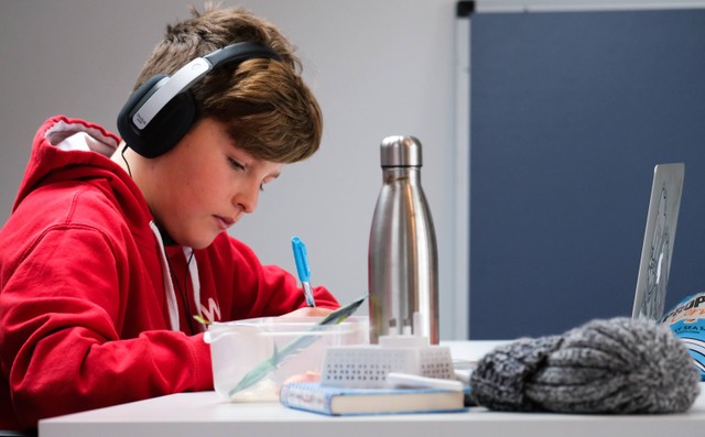 https://unsplash.com/@comparefibre - kunci jawaban matematika kelas 9 halaman 20