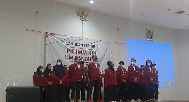 Foto persiapan pelantikan PK IMM Komunikasi Penyiaran Islam UM Bandung (Dok Promosi & PMB UM Bandung).