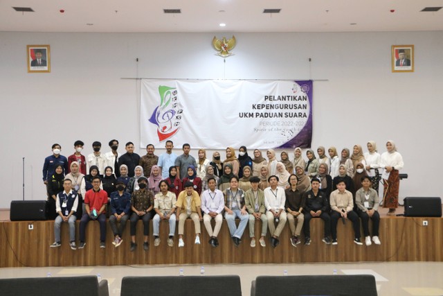 Foto bersama kepengurusan baru UKM Paduan Suaran UM Bandung (Dok Promosi & PMB UM Bandung)