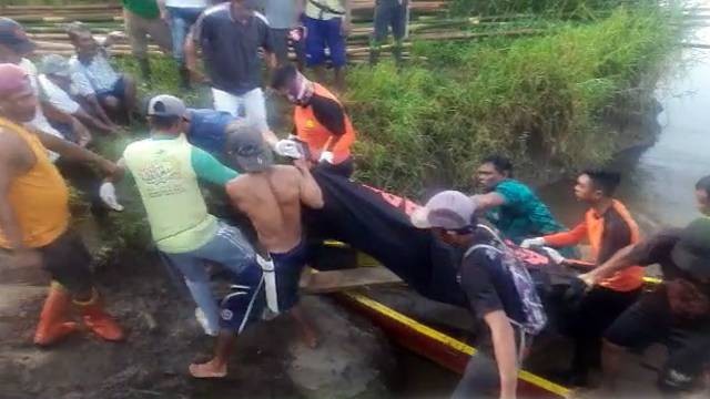 Proses evakuasi pria paruh baya di Kabupaten Bolmut yang hilang selama 4 hari di sungai Sangkub.