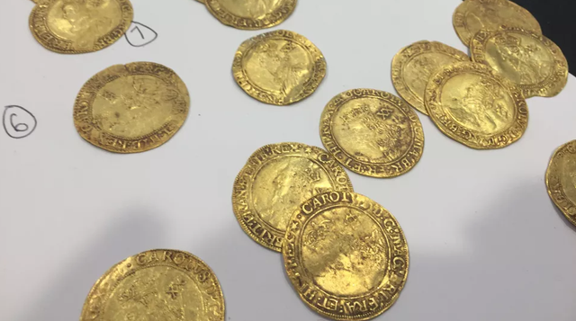 Koin emas yang ditemukan di rumah kuno di Inggris.  Foto: Spink & Son