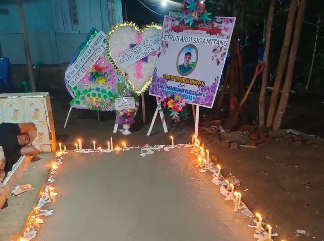 Keterangan foto:Makam Petrus Adrianus Siga Mitang di Desa Nirangkliung. Sumber foto:Dok:istimewa.