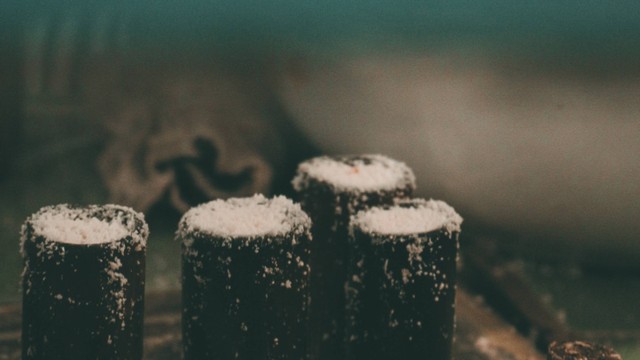 Ilustrasi kue putu/kue tradisional makassar, Foto oleh William Manuel Son di Unsplash