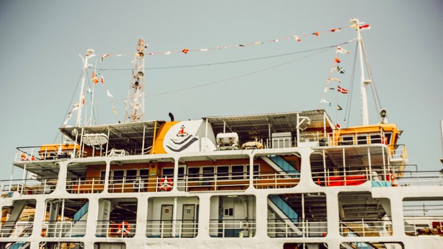 Cara Bawa Motor di Kapal Pelni, Foto/Unsplash/vherliann
