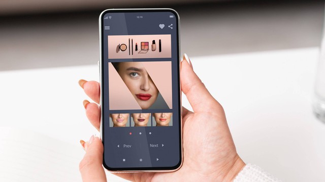 Belanja Produk Kecantikan Lebih Mudah dengan Fitur Virtual Try-On di Lazada. Foto: Prostock-studio/Shutterstock.