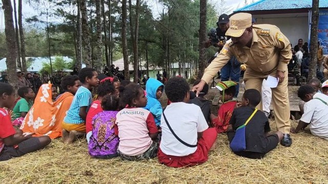 Setahun Diteror KKB, Sekolah Di Puncak Papua Kembali Dibuka | Kumparan.com