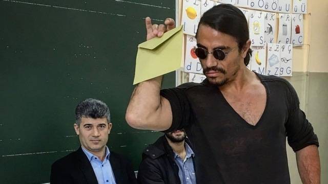 Salt Bae Foto: Instagram @nusr_et