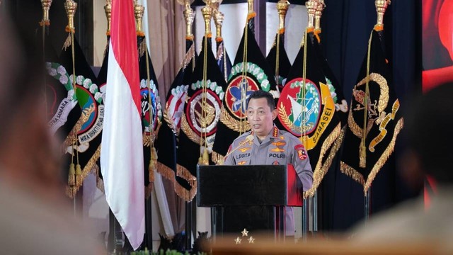 Kapolri Jenderal Listyo Sigit Prabowo saat menyampaikan sambutan di acara puncak dan syukuran HUT ke-74 Polwan, Jumat (9/9/2022). Foto: Dok. Polri