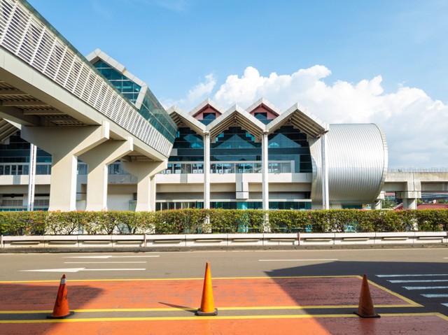 rute krl ke bandara soekarno-hatta. sumber foto : unsplash/pandu.