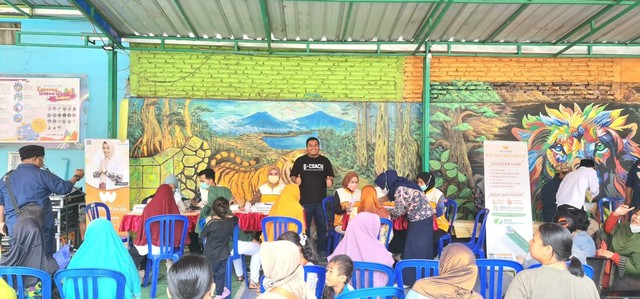 Suasana layanan kesehatan gratis di Kampung Warna Jodipan. Foto: dok RSU Wajak Husada