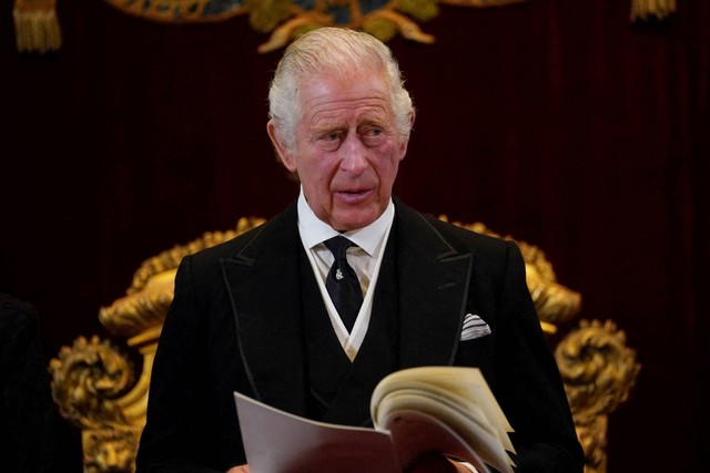 Raja Inggris Charles berbicara selama Dewan Aksesi di Istana St James, di London, Inggris, Sabtu (10/9/2022). Foto: Victoria Jones/Pool via REUTERS