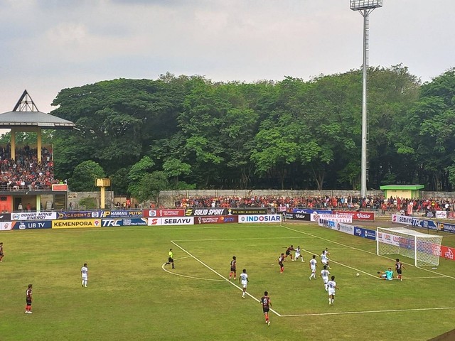 Persekat Tegal ditahan imbang Persela Lamongan 2-2 saat bermain di Stadion Trisanja Slawi, Sabtu (10/9/2022).