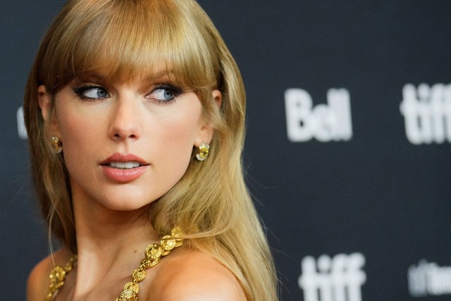Penyanyi Taylor Swift tiba di Toronto International Film Festival (TIFF) di Toronto, Ontario, Kanada, Jumat (9/9/2022). Foto: Mark Blinch/Reuters