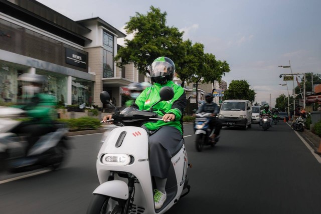 Driver ojol menyambut baik langkah Kemenhub dalam pembaruan tarif ojek online. Foto: dok. Gojek Indonesia